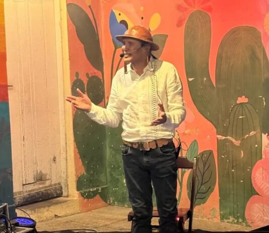 Poeta e cantador sertanejo Aldy Carvalho autografa em Petrolina seu novo livro “Caboclo em Cordel”