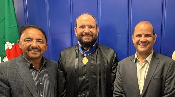 Deputado Roberto Carlos prestigia posse de Maurício Szporer na presidência do TRE-BA