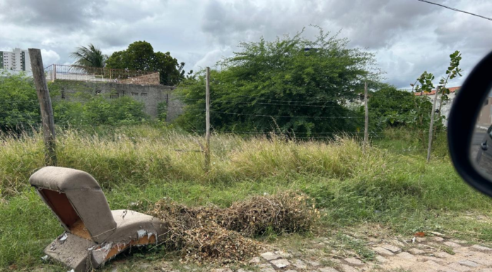 “A prefeitura limpando e o povo sujando”: morador chama atenção para descarte irregular de lixo no bairro Country Club, em Juazeiro
