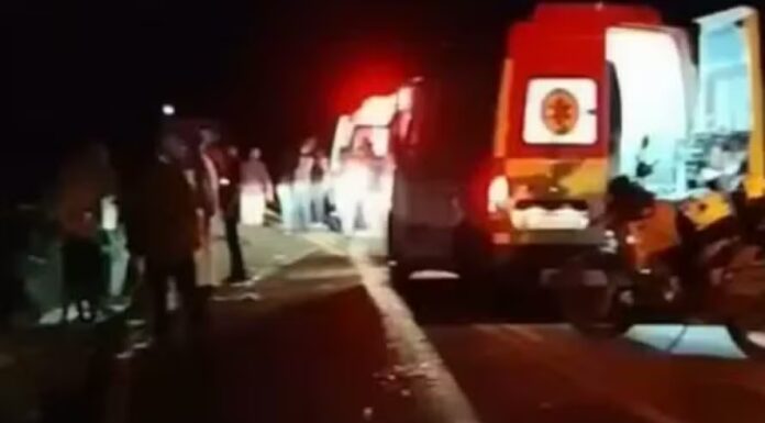 Acidente entre dois carros deixa sete mortos em rodovia na Bahia