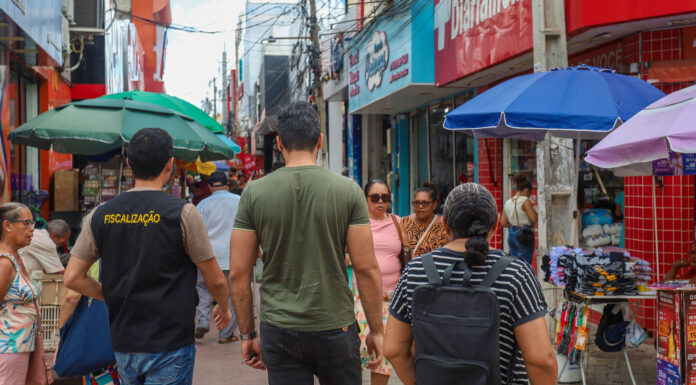 Prefeitura de Juazeiro realiza ação de conscientização com ambulantes no centro da cidade