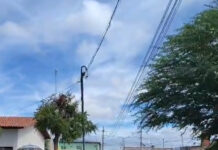 Fila extensa é registrada na UBS do Itaberaba, em Juazeiro, para pesagem do Bolsa Família; beneficiárias criticam modelo de atendimento