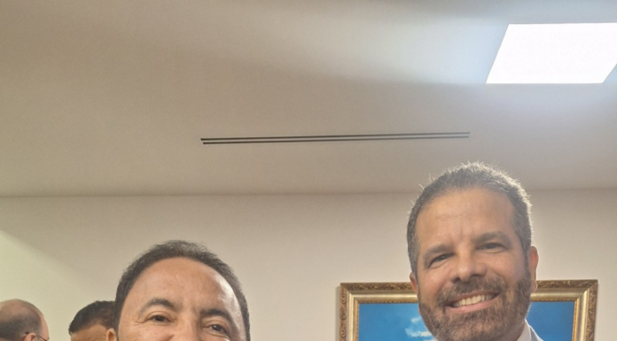 Deputado Roberto Carlos entrega Comenda 2 de Julho a Edelvino Góes em sessão especial na Alba