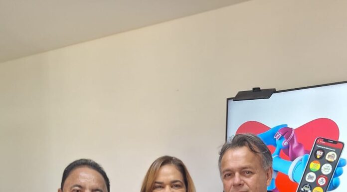 Deputado Roberto Carlos articula ações de combate à dengue para Uauá em reunião na Secretaria de Saúde