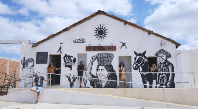 Projeto idealizado por artista petrolinense lança documentário sobre processo de pintura da fachada do museu Memorial Sertanejo, na Caatinga