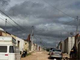 Morador volta a reivindicar pavimentação em rua do bairro Palmares, em Juazeiro e diz que recebeu como resposta: “Acabou nossa gestão?”
