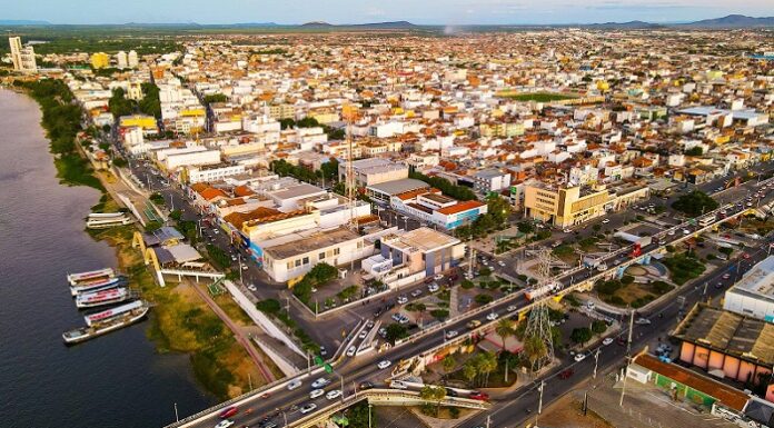 Prefeitura reforça fiscalização urbana para reduzir riscos à saúde pública; multas por terrenos baldios chegam a R$ 3,6 mil