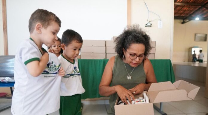 Mais apoio para aprender: estudantes de Casa Nova recebem kits de material escolar