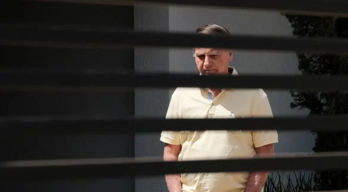 Não houve intuito de descumprir a lei, diz Bolsonaro sobre arma