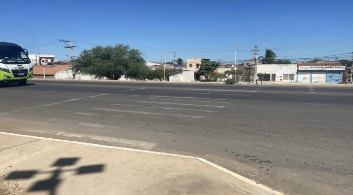 “Um lugar com esse fluxo não pode ficar assim”: professor alerta para faixa apagada na BR-235 e cobra providências