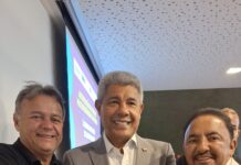 Roberto Carlos celebra maior pacote de investimentos da história de Uauá ao lado de Marcos Lobo e Jerônimo Rodrigues