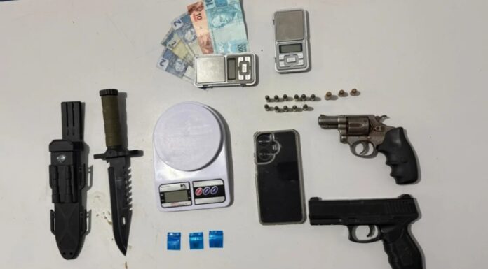 Ação integrada entre polícias da Bahia e Pernambuco termina com prisão e apreensão de drogas e arma em Juazeiro e Petrolina