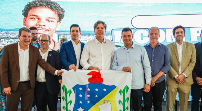 Andrei Gonçalves recebe o titular das Comunicações em entrega de 23 torres de telefonia móvel rural