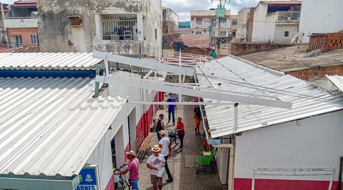AMA inicia cobertura da ala de comercialização de frangos do Mercado Joca de Souza, Juazeiro