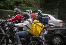 Governo Lula lança programa para financiar motos de entregadores e mototaxistas