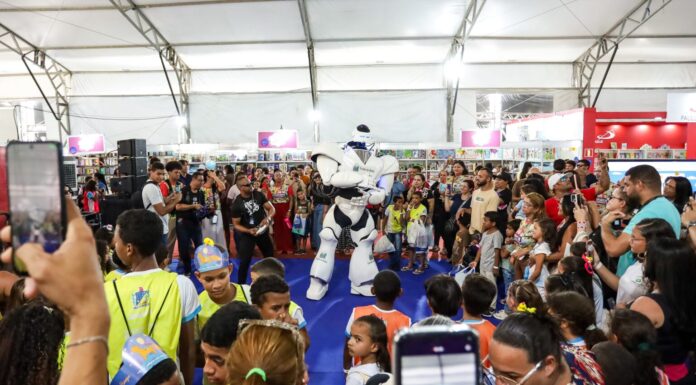 Robozão leva inovação e anima público no Festival Juá Literária