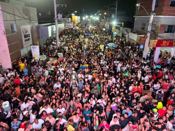 Juazeiro-celebra-148-anos-com-fe-tradicao-e-grande-festa-popular-ao-som-de-Edcity-Fantasmao-2-1024x768