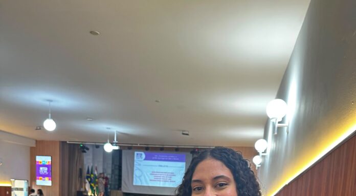 Trabalho laboratorial de telejornalismo da estudante Rayza Rocha, estagiária do PNB, é vencedor do Intercom Nordeste 2026, em Caruaru; UNEB Juazeiro ganha 7 prêmios no evento