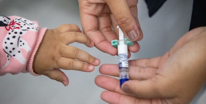 SUS passa a oferecer vacina Pneumo 20 para ampliar proteção contra pneumonia e meningite