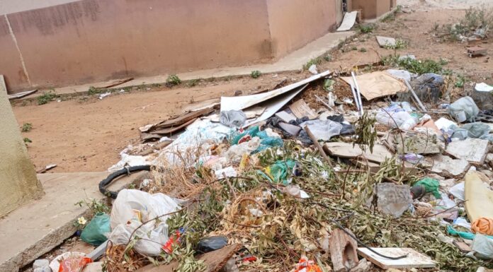 Moradora chama atenção para o descarte irregular de lixo no Residencial Juazeiro I; SESP pede colaboração da população e detalha cronograma de limpeza