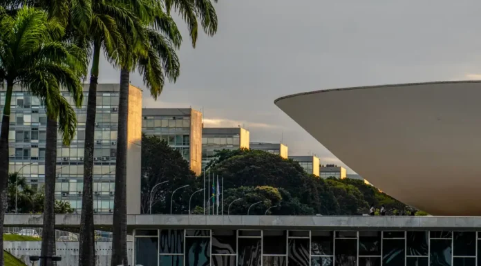 Congresso se aproxima do recesso sem votar PEC 6×1 e PL da Misoginia