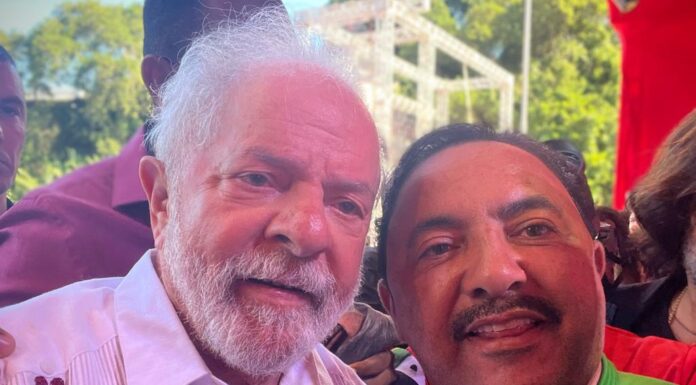 PL de Roberto Carlos, adotado pelo Governo Federal, veta o uso de celulares por alunos em sala de aula e defende escolas com mais concentração e menos distrações