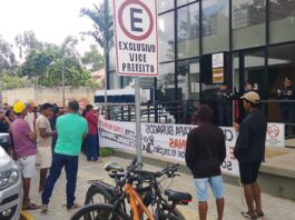 Moradores do Salitre protestam em frente à Prefeitura de Juazeiro e cobram melhorias nas estradas e acesso à água