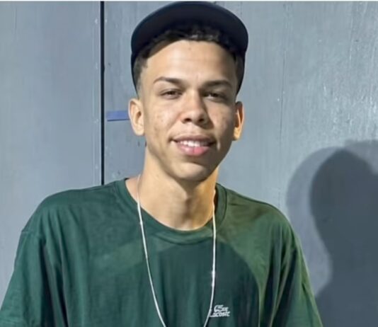 Jovem de 17 anos é assassinado a tiros em estabelecimento comercial de Juazeiro