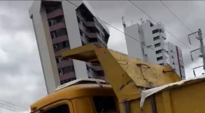 Pane em veículo trava trânsito no sentido Juazeiro/Petrolina na Ponte Presidente Dutra
