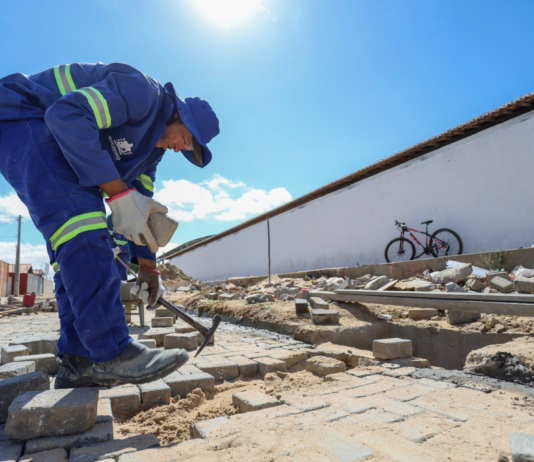 Projua nas ruas: obras de drenagem e recuperação de pavimento avançam nos bairros Dr. Humberto e Coreia
