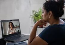 Saúde mental: teleatendimento gratuito para mulheres em situação de violência e mães atípicas chega a todo o Brasil; veja como acessar o serviço