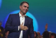 TSE determina que filiação de Flávio ao PL seja restabelecida; Tribunal investiga filiação do senador ao partido Missão