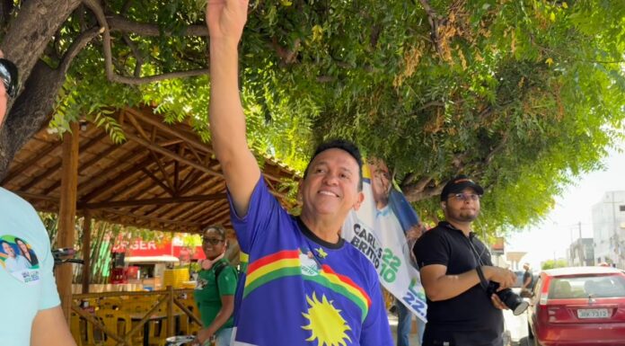 Campanha de Carlos Britto ganha força em Petrolina com adesivaço e forte presença nas ruas