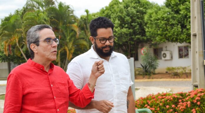 Victor Flores e Maurício Rands promovem encontro com a população em Petrolina Boas ideias atravessam gerações