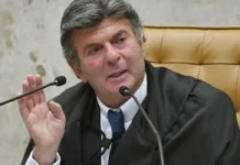 Fux suspende decisão de Dino que restabelecia posts de Nossa Senhora