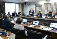 CCJ do Senado aprova PEC que acaba com jornada 6×1