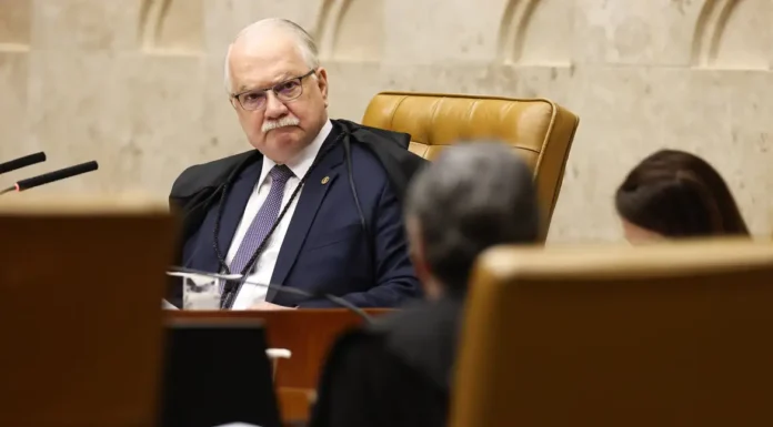Fachin desmarca julgamento sobre atuação de Mendonça no caso Master
