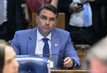 Flávio Bolsonaro usou apartamento de advogado investigado por fraudes no INSS, diz revista