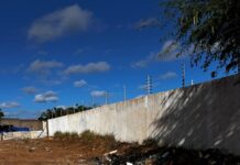 Terreno público no bairro Pedra do Lorde xvolta a acumular lixo após limpeza, denunciam moradores; Prefeitura diz que manutenção depende da colaboração da população