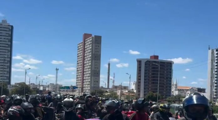Motociclistas e motoboys ocupam Ponte Presidente Dutra em homenagem a jovem morto durante trabalho