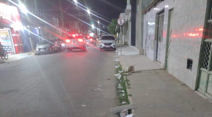 “Desta vez, foi a classe política”: Leitor denuncia sujeira deixada após evento político em avenida do João Paulo II, Juazeiro
