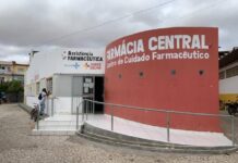 Moradora relata falta de atendimento na Farmácia da Família mesmo chegando antes do horário de fechamento em Juazeiro; SESAU diz que caso será apurado