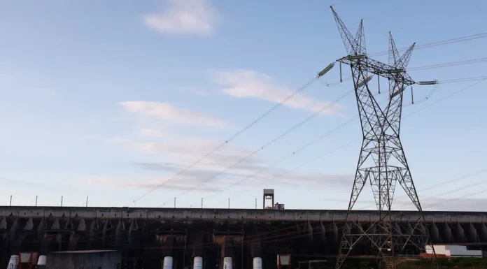 Após cinco meses, conta de luz voltará à bandeira verde em outubro