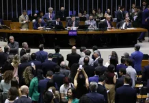 Alcolumbre marca votação da PEC pelo fim da 6×1 para quarta-feira