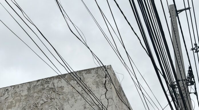Sem reforma anunciada pela prefeitura, prédio da 28 de Setembro, em Juazeiro, segue abandonado: “Problemas estruturais graves”; gestão silencia