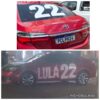 Carro circula em Petrolina com nome de Lula e número de Flávio Bolsonaro; advogado aponta possível propaganda irregular