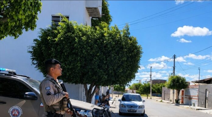 Homem com mandado de prisão por homicídio é detido durante abordagem em Juazeiro