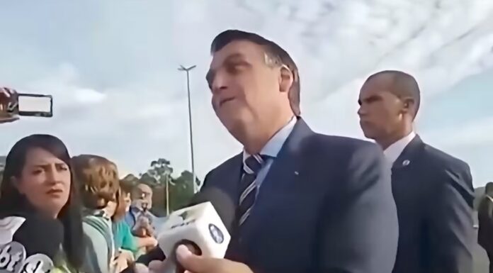 Entidades de jornalistas defendem democracia e liberdade de imprensa e criticam família Bolsonaro: “Nós lembramos bem. E você?”