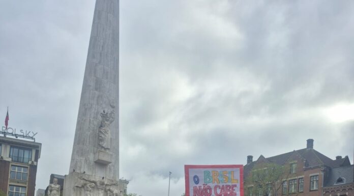 Professora de Juazeiro registra manifestação de apoio a Lula em Amsterdã; veja imagens