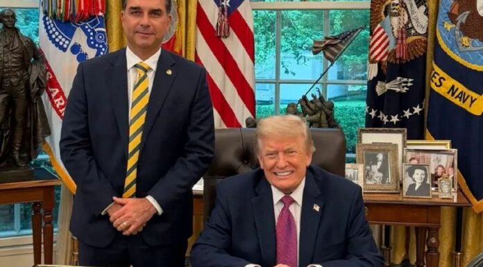 “Não vou me envolver”: diz Trump após Flávio se autodeclarar “presidente eleito do Brasil”